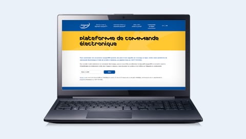 Ordinateur portable noir générique, avec le site Web d’easypod à l’écran.